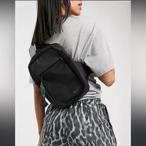 Nike Essential crossbody bag in black